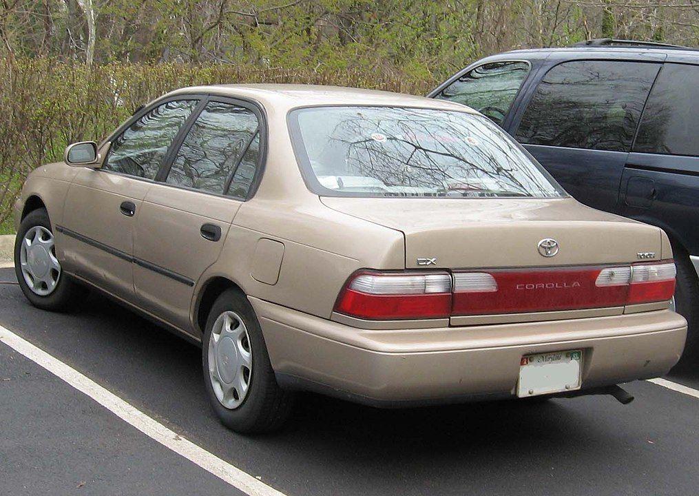 1015px-96-97_Toyota_Corolla_DX.jpg