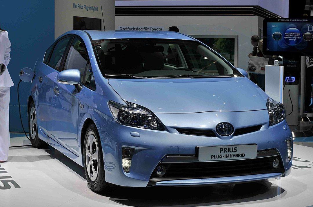 ប្រភេទ Plug-in មានបន្ថែមក្រោមអីនណុក ចំពោះ Option Five Advanced មានបន្ថែមពិលកាងមូល១គូ