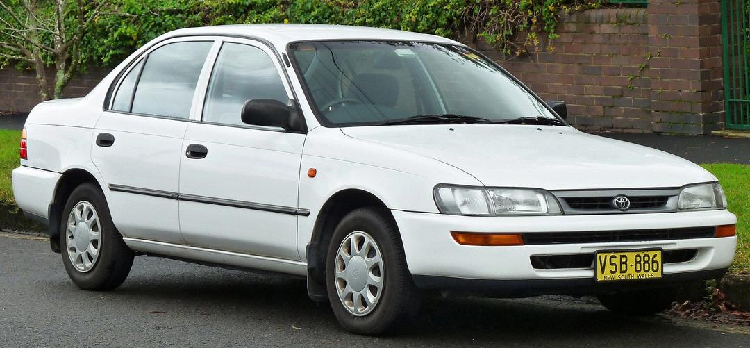 1920px-1996-1999_Toyota_Corolla_(AE101R)_CSi_sedan_(2011-06-15)_01.jpg
