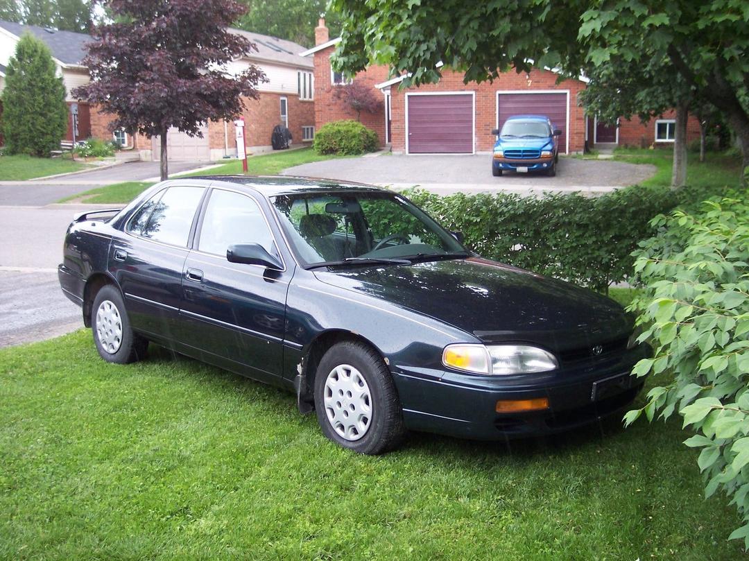 1995_toyota_camry_4_dr_le_sedan-pic-34119-1600x1200.jpeg