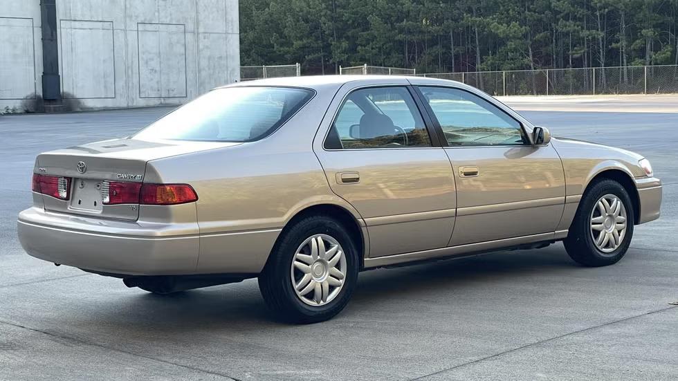 2001-toyota-camry-bat-103-6778148fd86fc.avif