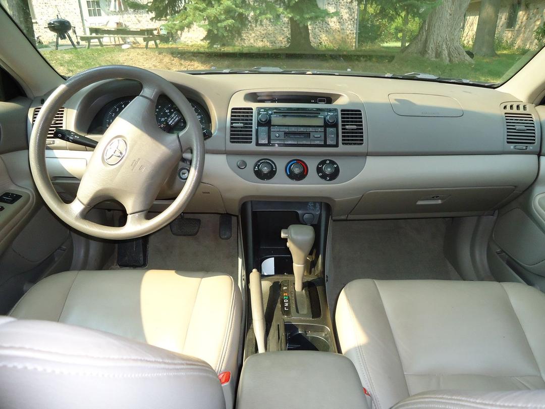2004_toyota_camry_le-pic-4524779668343238183.jpeg