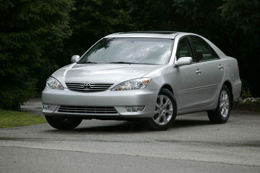 2006_Toyota_Camry_XLE_13_e1221893-1c9e-4069-93e8-077a5c5b98af-prv.jpg