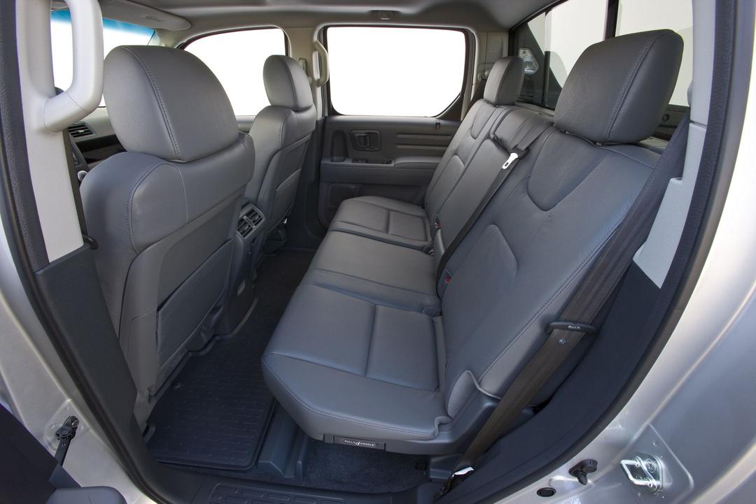 2008_Honda_Ridgeline_i04.jpg
