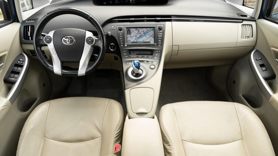 2010-toyota-prius18-1199x674.jpg