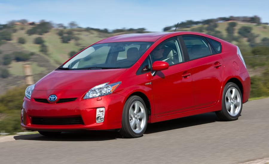 2010-toyota-prius-review-car-and-driver-photo-267662-s-original.avif