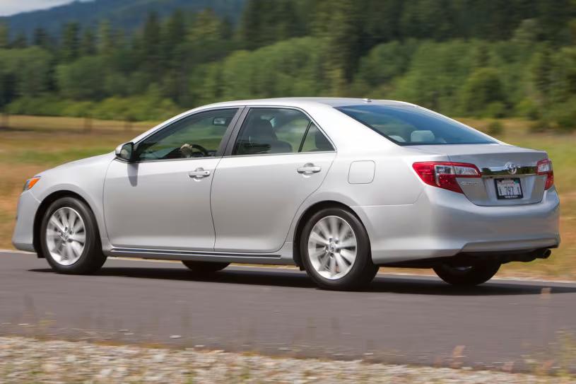 2012_toyota_camry_sedan_xle_rq_oem_6_815.avif