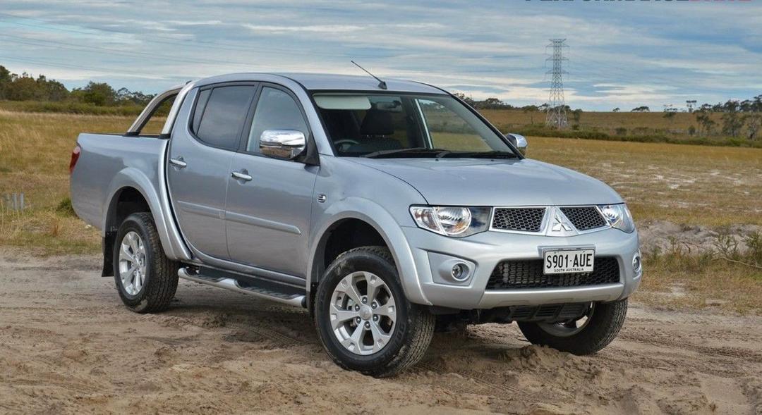 2013-Mitsubishi-Triton-GLX-R-PerformanceDrive (1).jpg