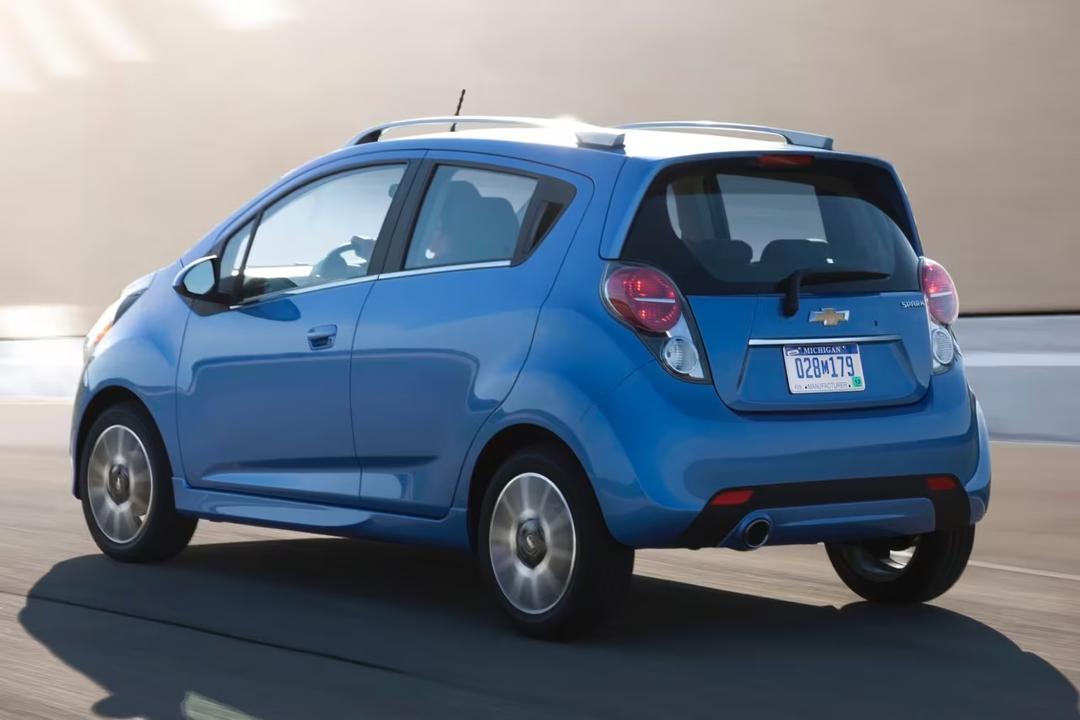2013_chevrolet_spark_4dr-hatchback_2lt_rq_oem_6_1280.avif