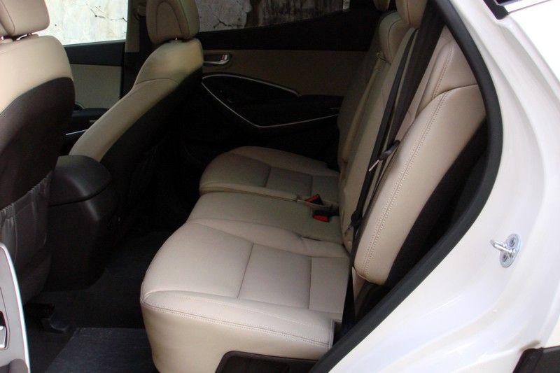 2013_hyundai_santa_fe_4wd_07.jpg