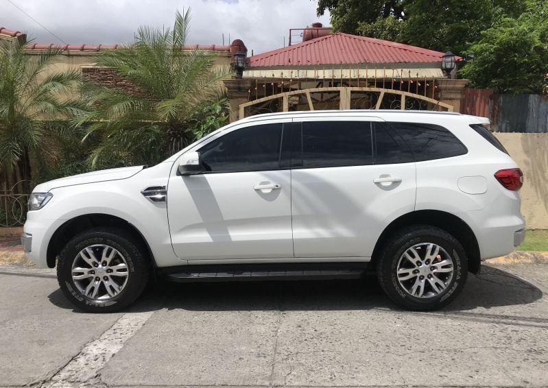 2015-Ford-everest-1372-8259438_3.jpg