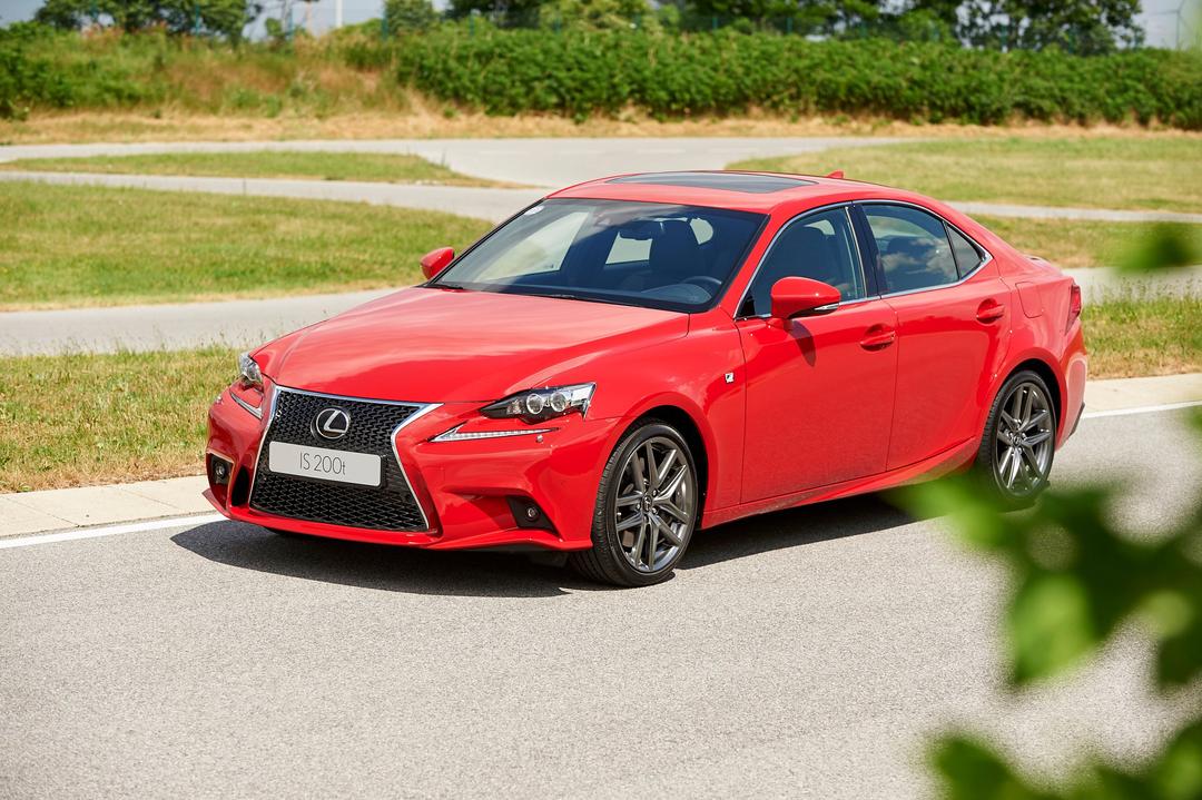 2015-lexus-is-200t-02.jpg