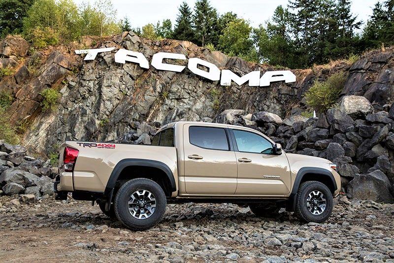 2016-Toyota-Tacoma-full-body-Passenger-view1.jpg