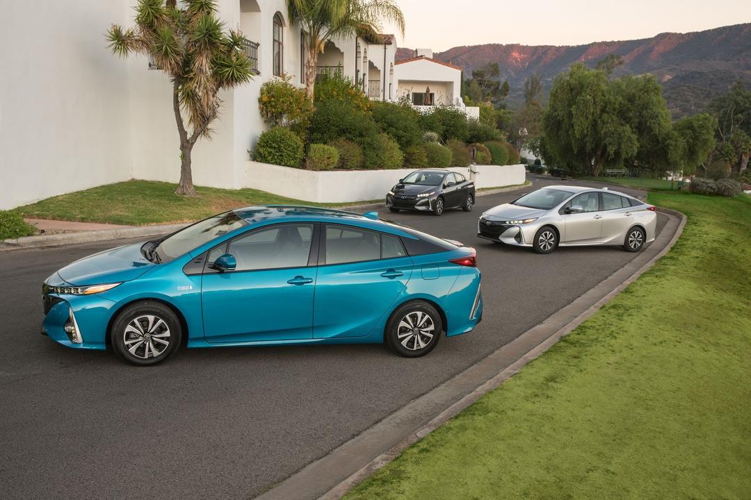 2017_Toyota_Prius_Prime_Family_002_2e6afa0f-609a-422a-af45-8f29074837f5-prv.jpg