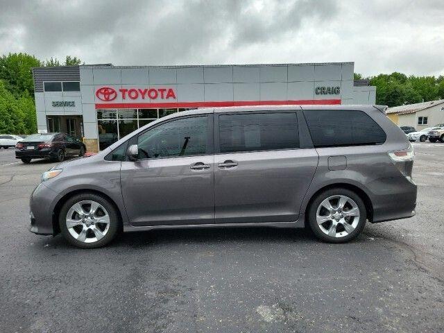 2022-08-toyota-sienna.jpg