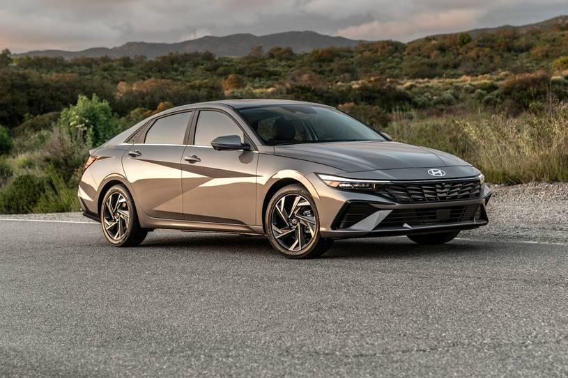 2024_hyundai_elantra_sedan_limited_fq_oem_2_815x543.jpg