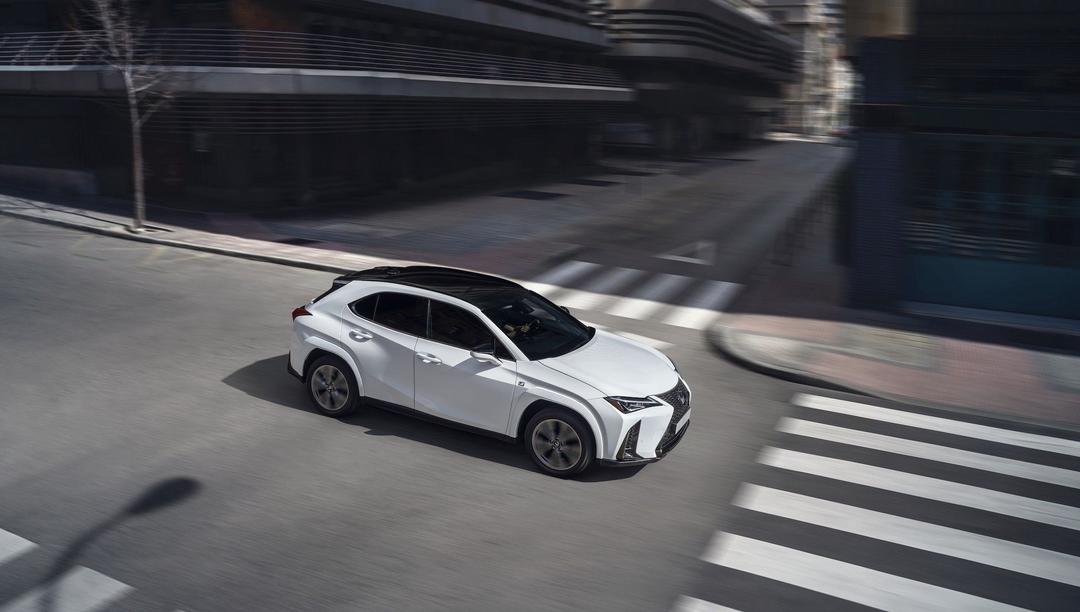 2025-lexus-ux-gets-more-power-new-tech-new-battery-pack_4.jpg