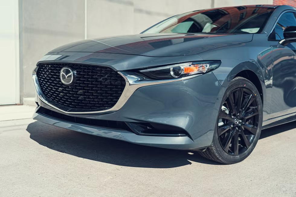 2025-mazda-3-carbon-edition-104-67d0408e1b16a.avif