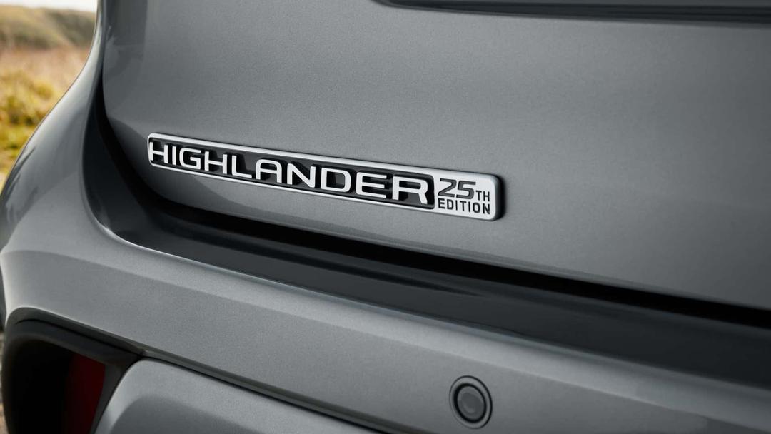 2025_toyota_highlander_limited_25th_edition_6_871caa75f6.jpg