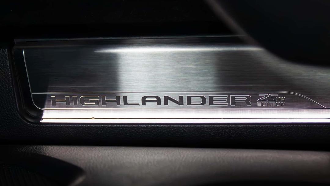 2025-toyota-highlander-limited-25th-edition (7).jpg