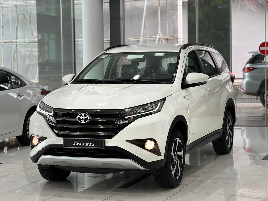 Toyota Rush S មិនមានបរដៀចំហៀង និងផ្នែកខាងមុខសាមញ្ញធម្មតា