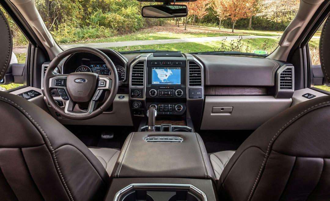 ផ្ទៃខាងក្នុង Platinum និង King Ranch គឺមានតែមួយពណ៌ និងខុសតែតែមអក្សរទៅតាម Option ប៉ុណ្ណោះ&nbsp;&nbsp;