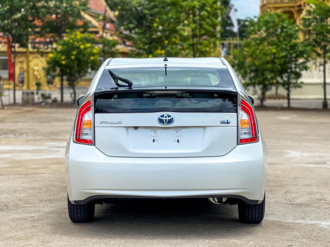 ស្ដុបក្រោយ Prius ២០១២ ដល់២០១៥