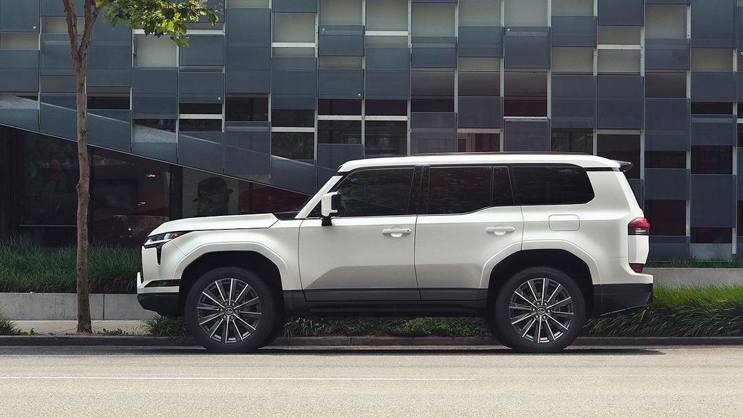 Lexus-GX-gallery-10-desktop-1440x811-LEX-GXG-MY24-0038.jpg