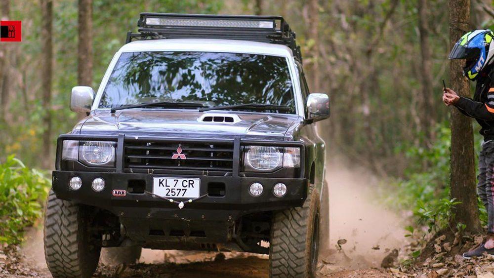 Mitsubishi-Pajero-SFX-off-road.jpg