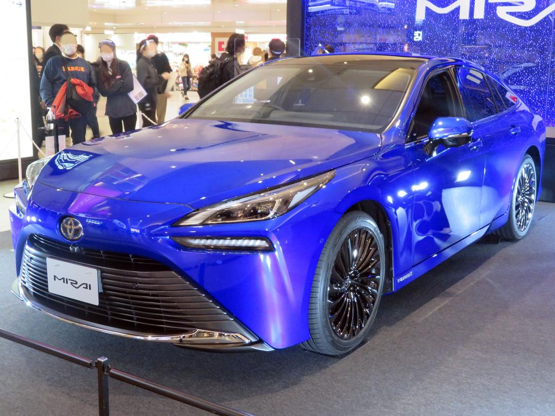 Toyota_MIRAI_Z_(JPD20)_with_the_factory-installed_option.jpg