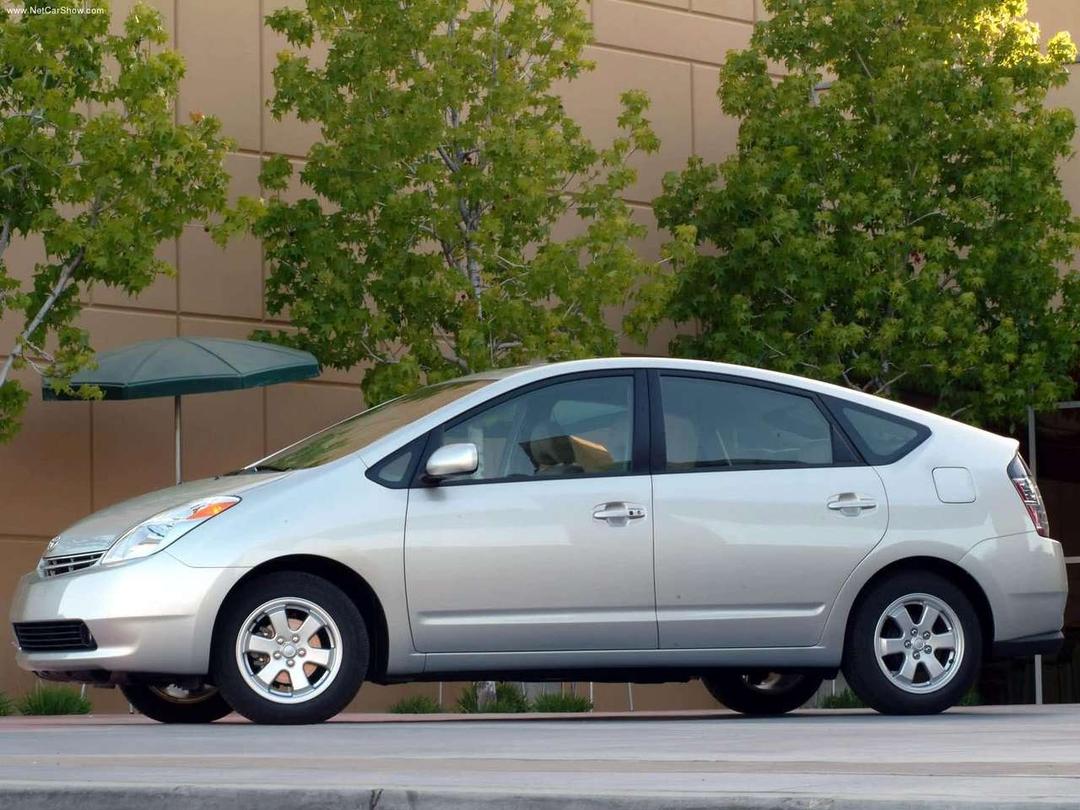 Toyota-Prius_2004_1280x960_wallpaper_02.jpg