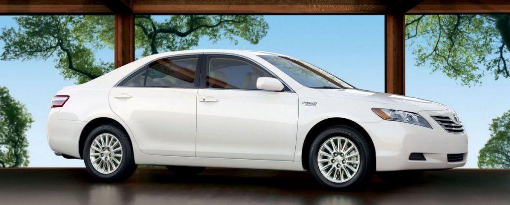 Camry ខួប 50th មានពណ៌ស ជាមួយយាន់កង់បែបថ្មី