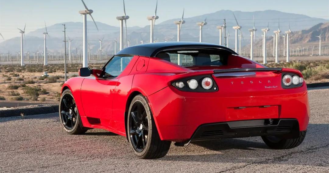 <i>Tesla Roadster ជំនាន់ទី ១&nbsp;</i>