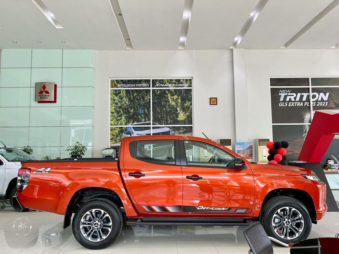 ម៉ូឌែល GLS Extra មានឡាយតែមចំហៀង និងអក្សរ Diff Lock