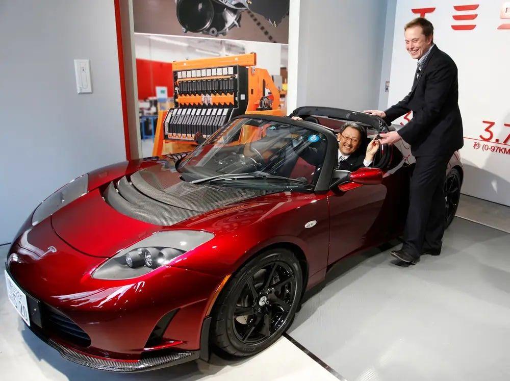 <i>Tesla Roadster ជំនាន់ទី ១&nbsp;</i>