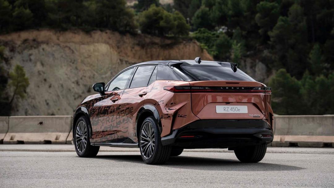 <i>Lexus RZ450e&nbsp;</i>