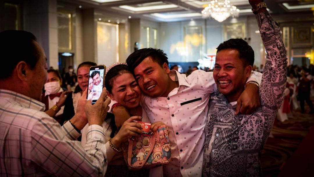 អតិថិជនរំភើបពេលត្រូវរង្វាន់