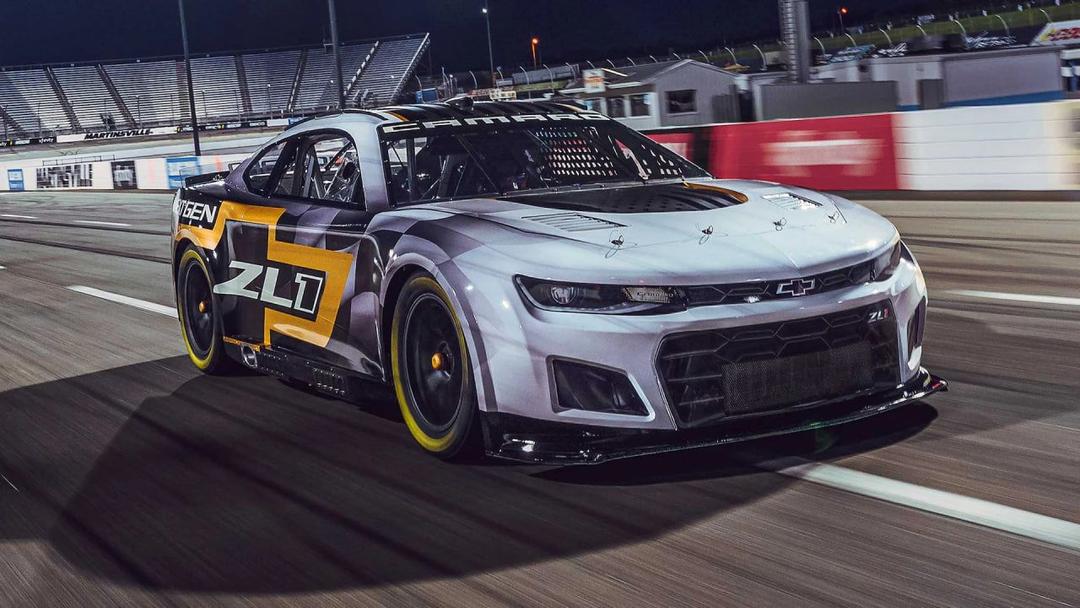<i>Chevy Camaro Zl1 នៅកម្មវិថីប្រណាំង Monster Energy NASCAR&nbsp;</i>