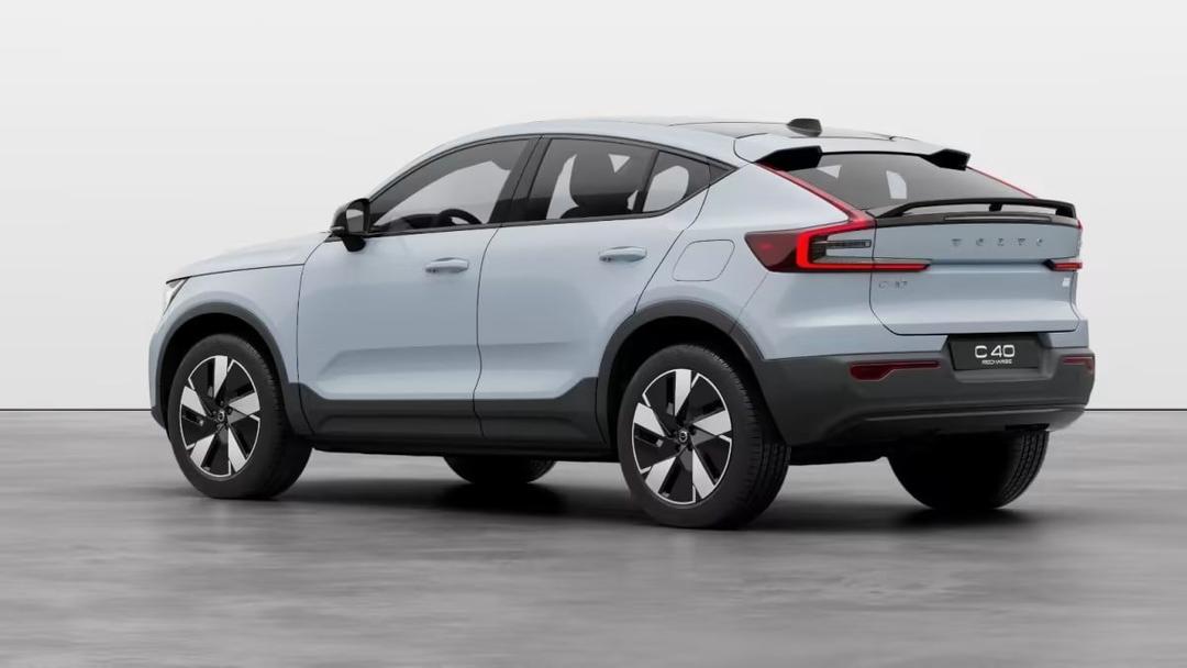 <i>2024 Volvo C40 Recharge</i>