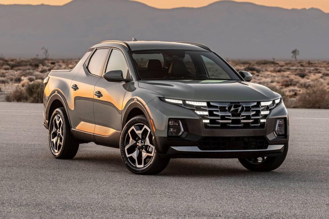 <i>Hyundai Santa Cruz (Edmunds)</i>
