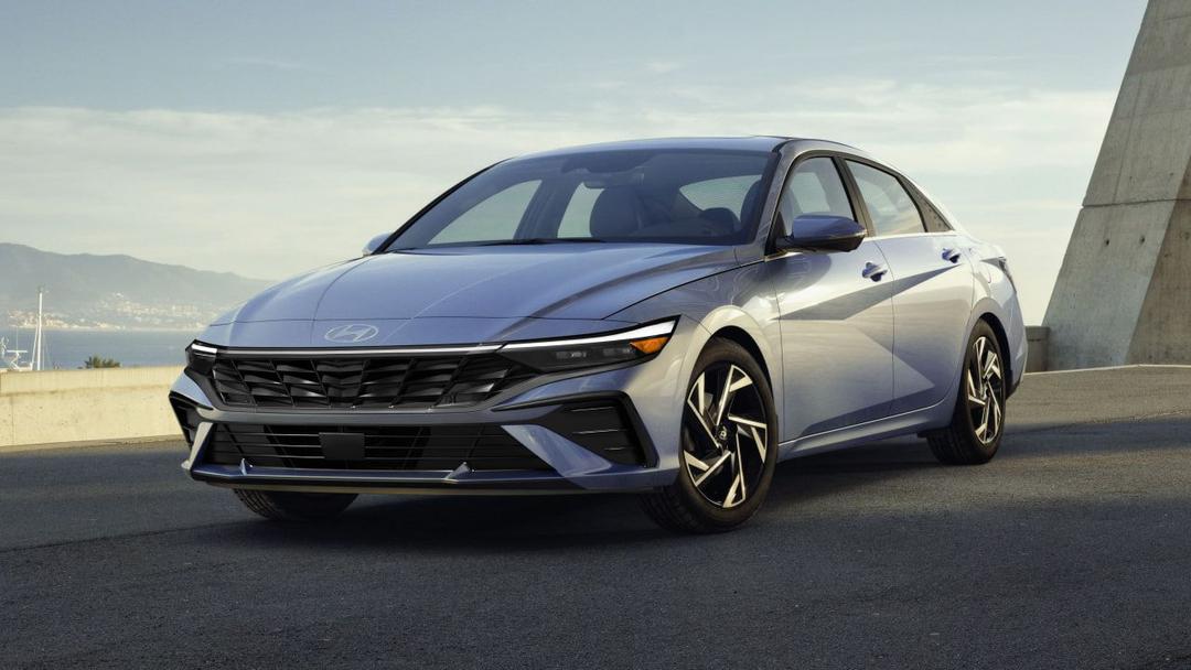 <i>Hyundai Elantra</i>