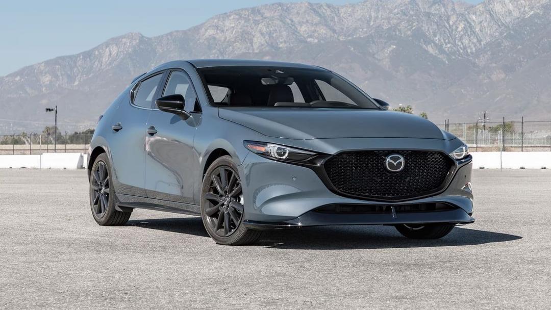 <i>Mazda 3</i>