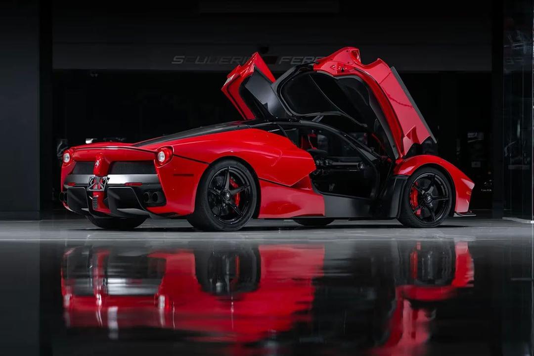 <i>2015 LaFerrari</i>