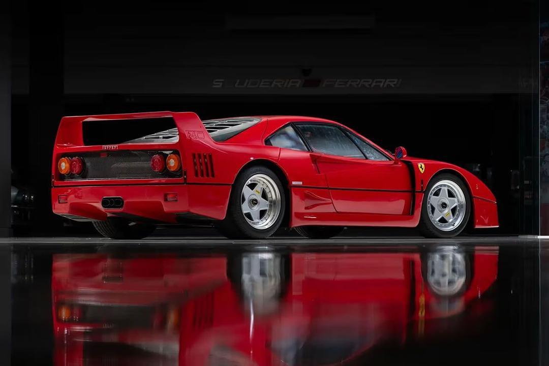 <i>1990 Ferrari F40</i>