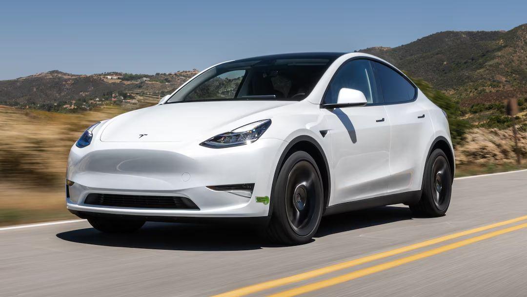 <i>Tesla Model Y</i>