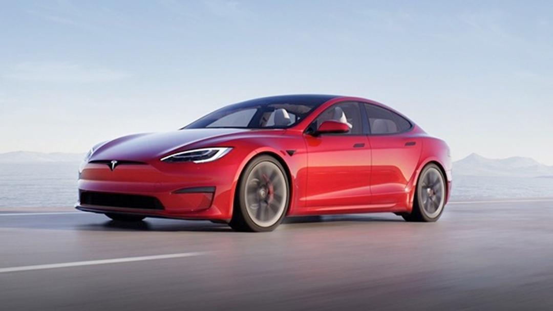 <i>Tesla Model S (Long Range)</i>