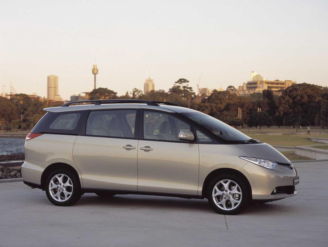 toyota-previa-front-side-0-451697.jpg