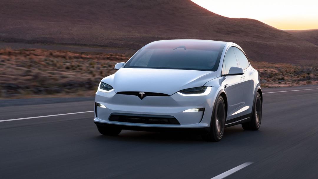 <i>Model X</i>