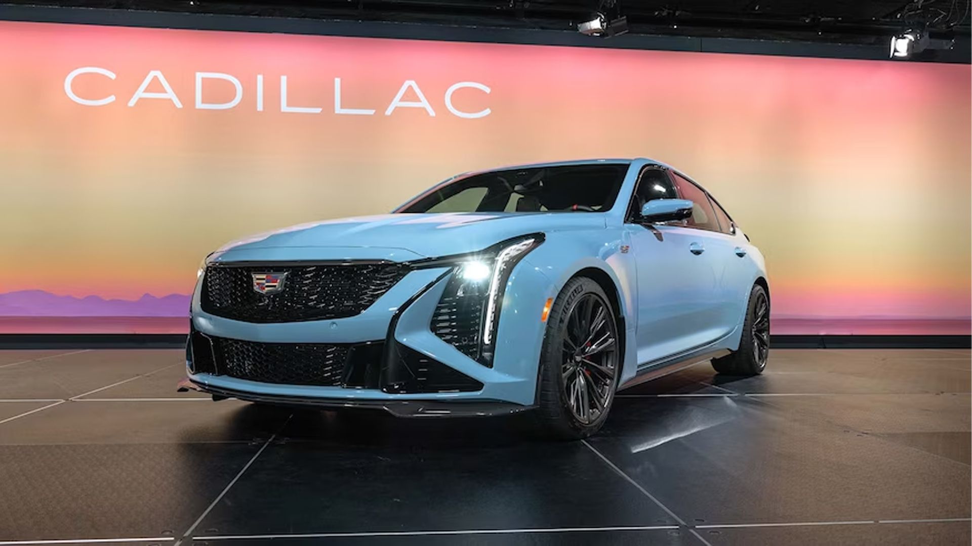 Cadillac CT5 2025 ជាកំពូលរថយន្ដ Luxury Sedan របស់អាមេរិក ទំនើបទាន់សម័យ